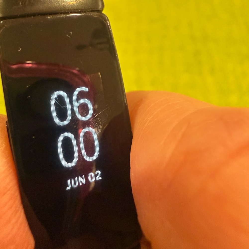 Fitbit tracker - Picture 3 of 5